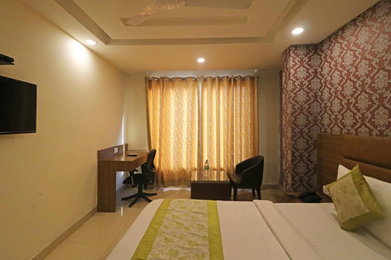 Hotel Ronit Royal Delhi Airport By D'Capitol Nueva Delhi Exterior foto
