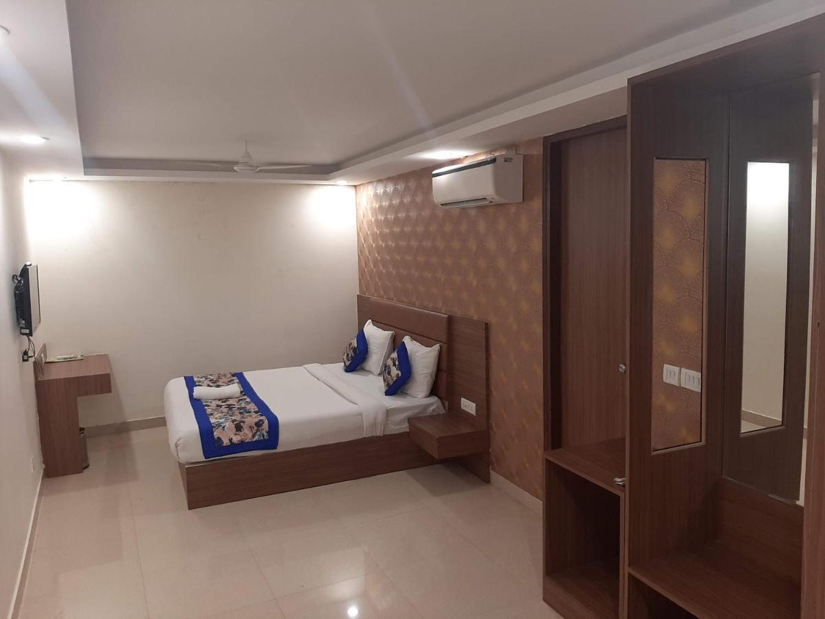 Hotel Ronit Royal Delhi Airport By D'Capitol Nueva Delhi Exterior foto