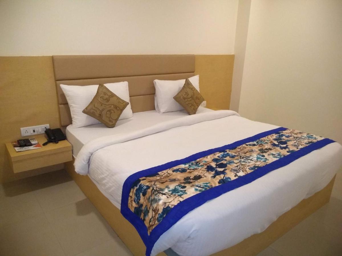 Hotel Ronit Royal Delhi Airport By D'Capitol Nueva Delhi Exterior foto