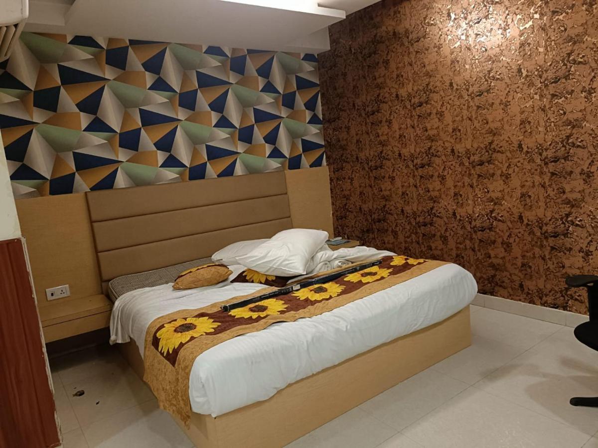 Hotel Ronit Royal Delhi Airport By D'Capitol Nueva Delhi Exterior foto