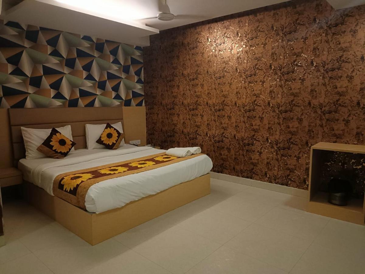 Hotel Ronit Royal Delhi Airport By D'Capitol Nueva Delhi Exterior foto