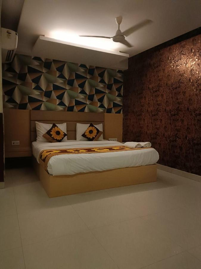 Hotel Ronit Royal Delhi Airport By D'Capitol Nueva Delhi Exterior foto