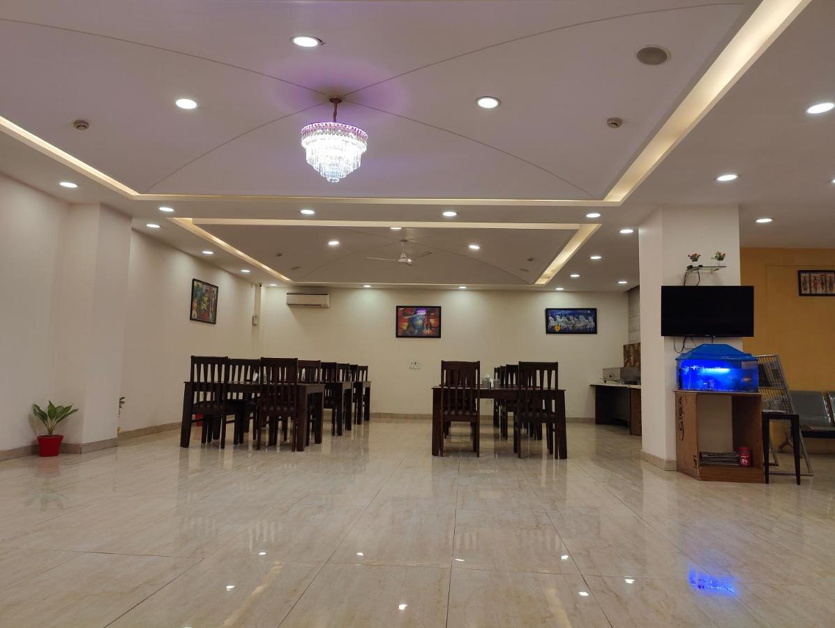 Hotel Ronit Royal Delhi Airport By D'Capitol Nueva Delhi Exterior foto
