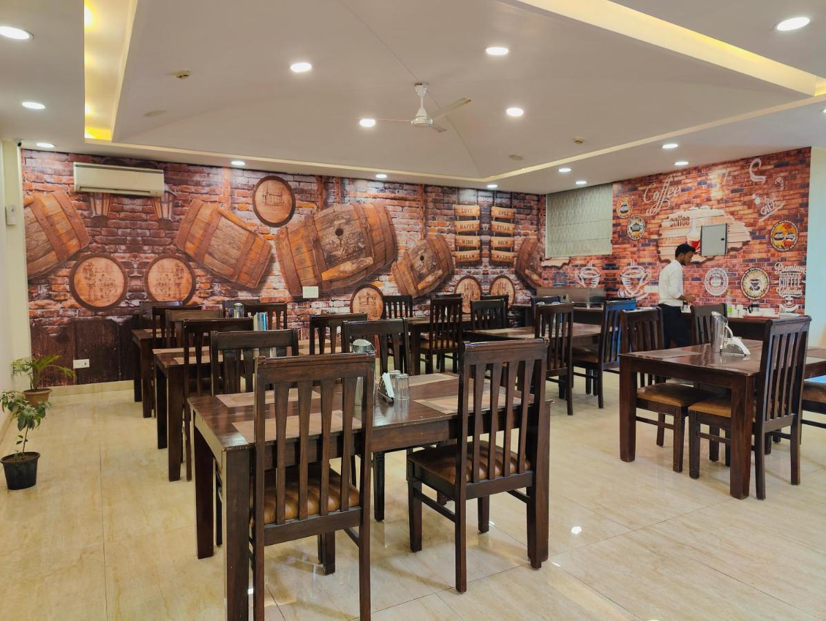 Hotel Ronit Royal Delhi Airport By D'Capitol Nueva Delhi Exterior foto