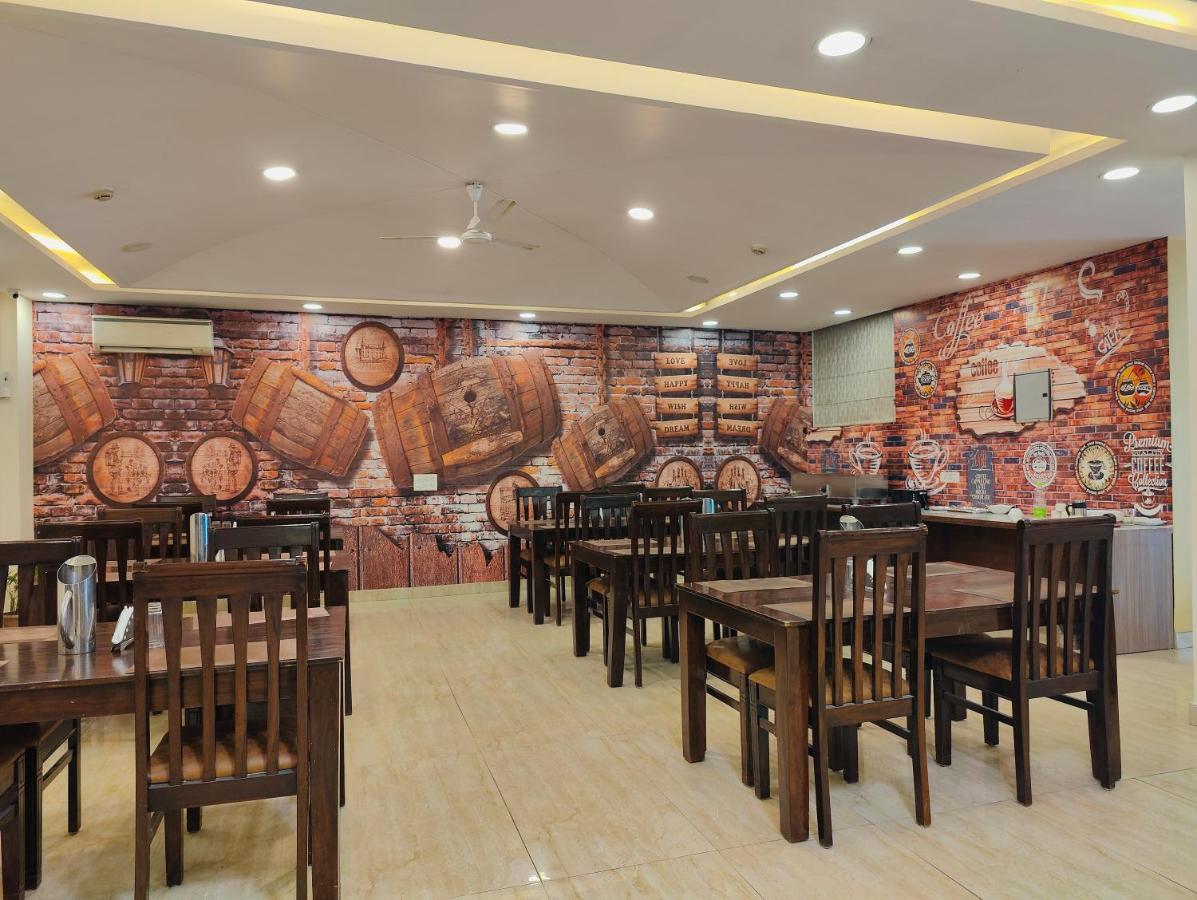 Hotel Ronit Royal Delhi Airport By D'Capitol Nueva Delhi Exterior foto