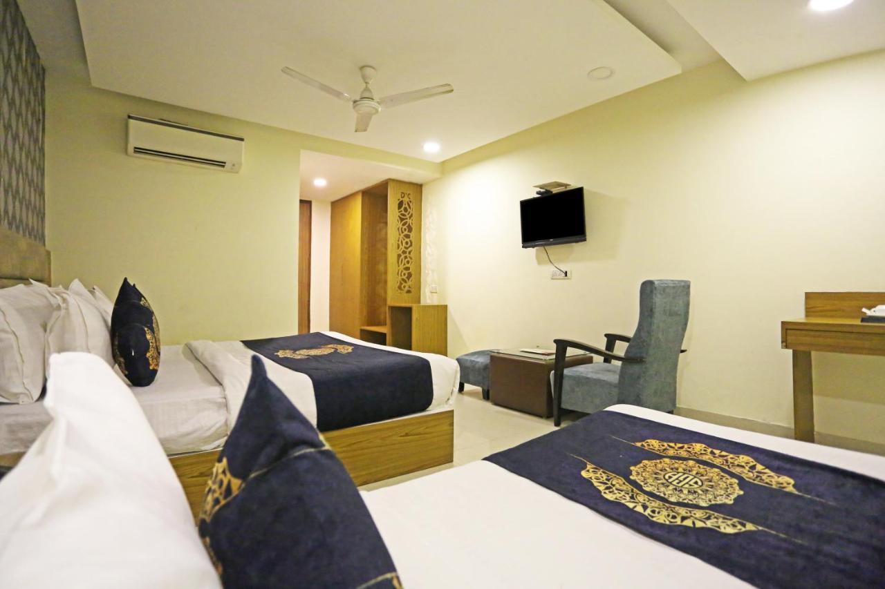Hotel Ronit Royal Delhi Airport By D'Capitol Nueva Delhi Exterior foto
